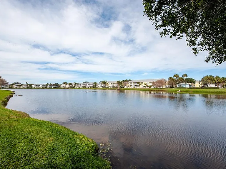 237 Seahorse Dr SE #H — Photo 29