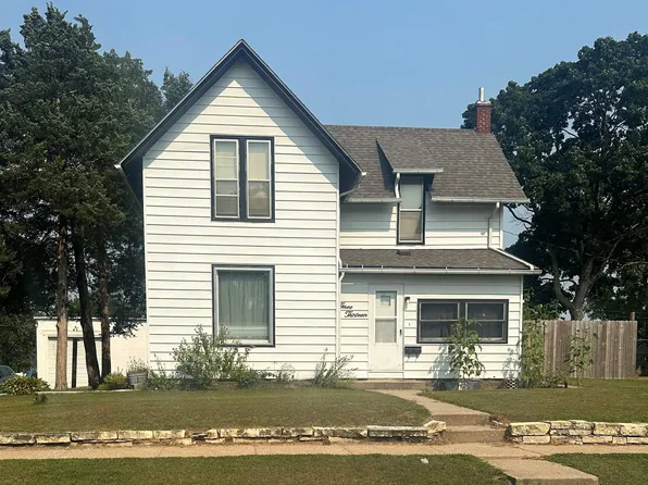 313 N Walnut St, Maquoketa, IA 52060