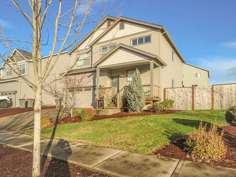 384 SW Mount Rainier St — Photo 1