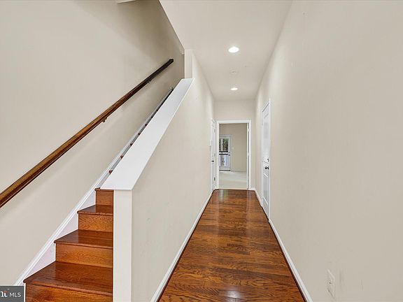 3rd image of 110 Nandina Ln