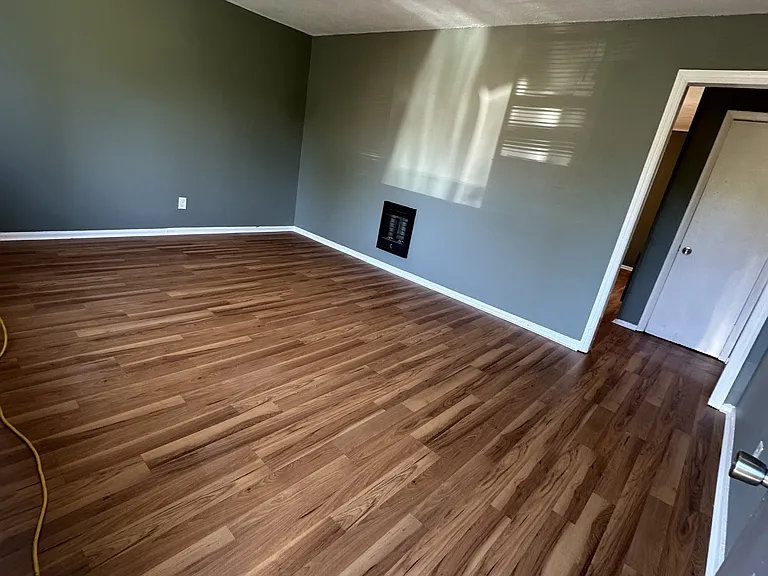 114 Jelk St — Photo 2