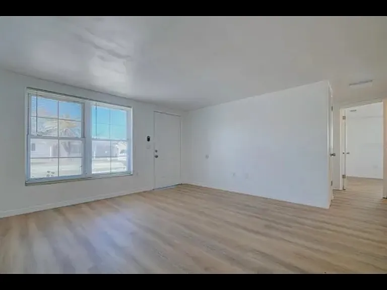 11138 Yellowwood Ln — Photo 4
