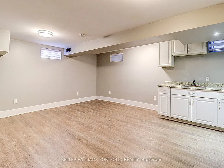 962 Willowdale Ave — Photo 2