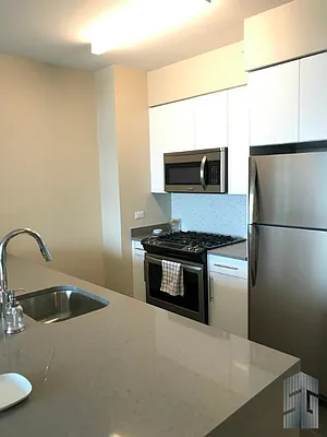 Rented by Skyline Group Real Estate | media 3