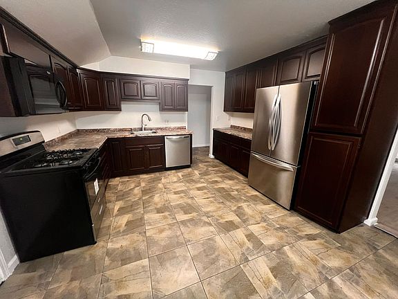 2nd image of 1211 Alderwood Way