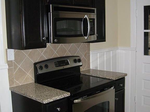 4th image of 4518 Bromley Ln