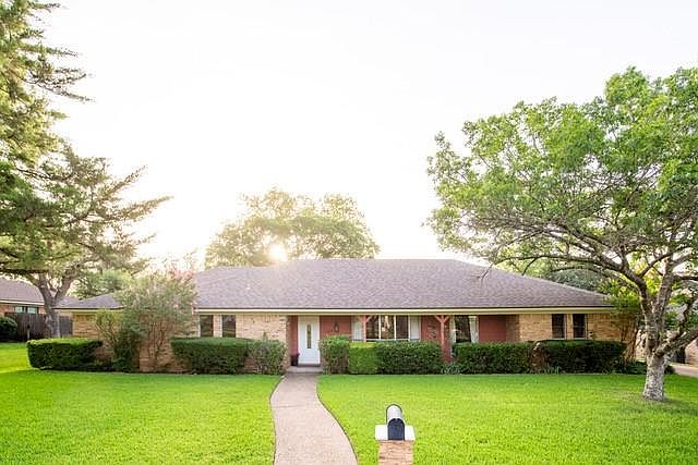 1st image of 8209 Knottingham Dr