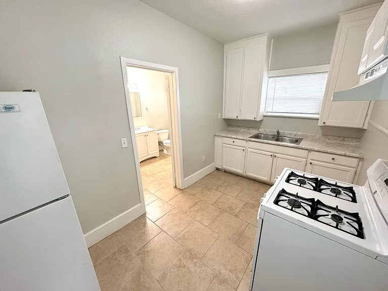 4175 University Ave #1 — Photo 5