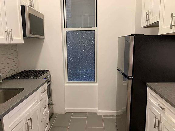4th image of 223 E 14th St #21