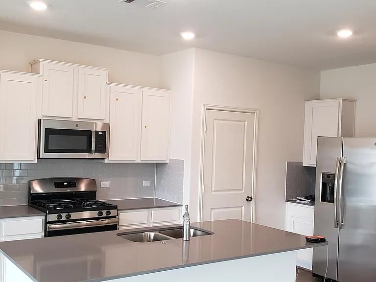 6917 Colorado Bluff Rd — Photo 2