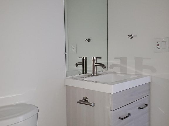 Bathroom 2 Pointe 38