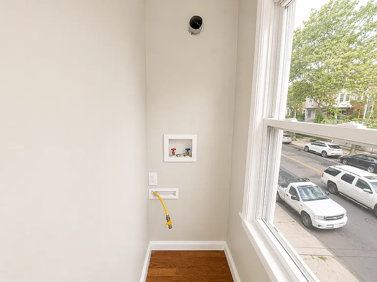 114 Lyons Ave #2 — Photo 18