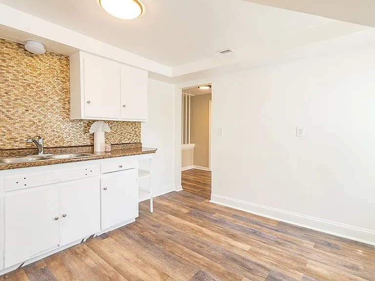 1340 Sheffield Rd — Photo 5