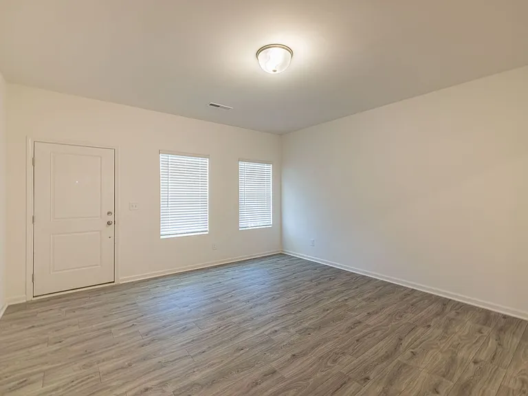1365 Darlington Dr — Photo 2