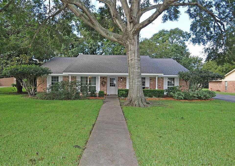 1st image of 920 Victoria Dr