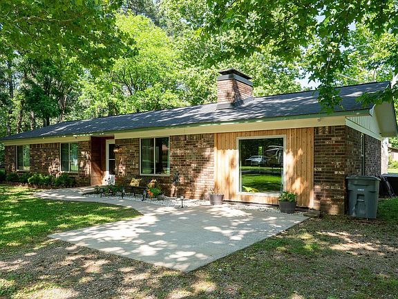 3rd image of 14 Shoemaker Cir