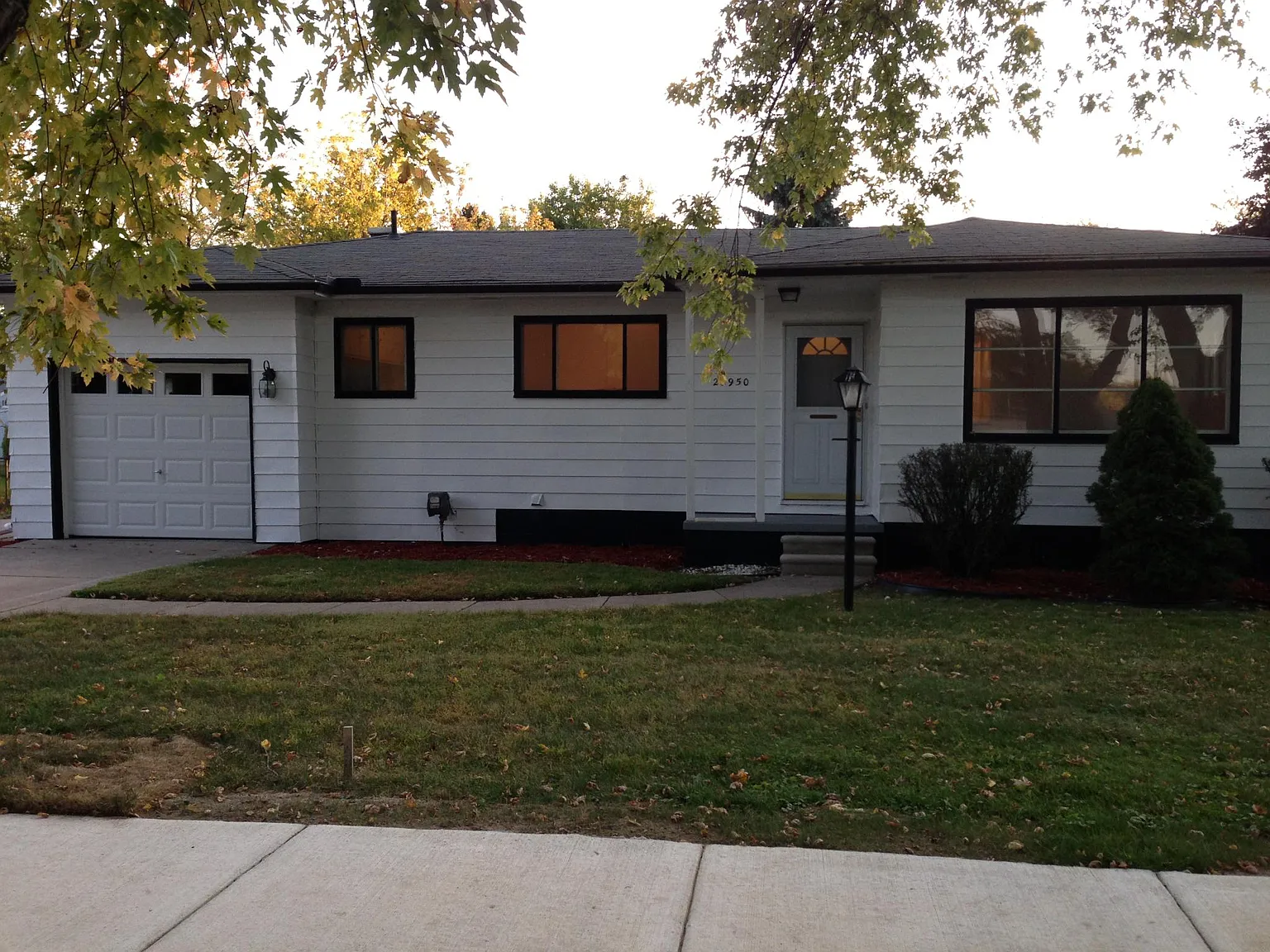 23950 Talbot St photo 1