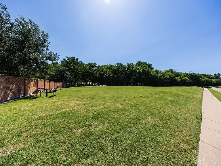 6366 Shadywood Dr — Photo 32