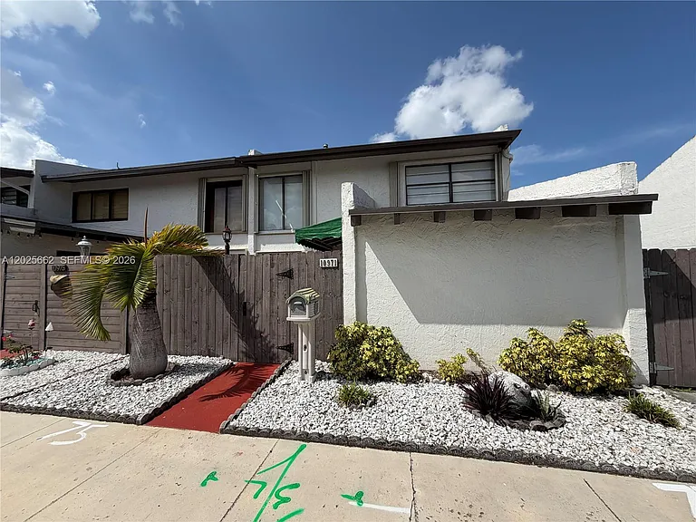 10971 SW 69th Ter #10971 — Photo 1