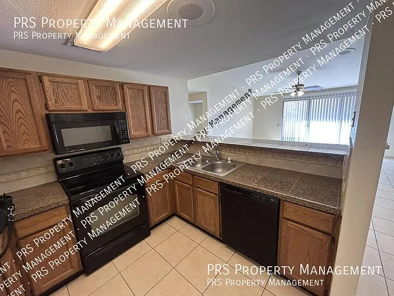 1762 W Colt Rd — Photo 16