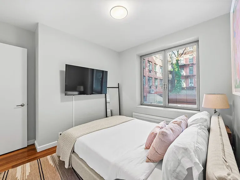 459 W 44th St #A — Photo 29