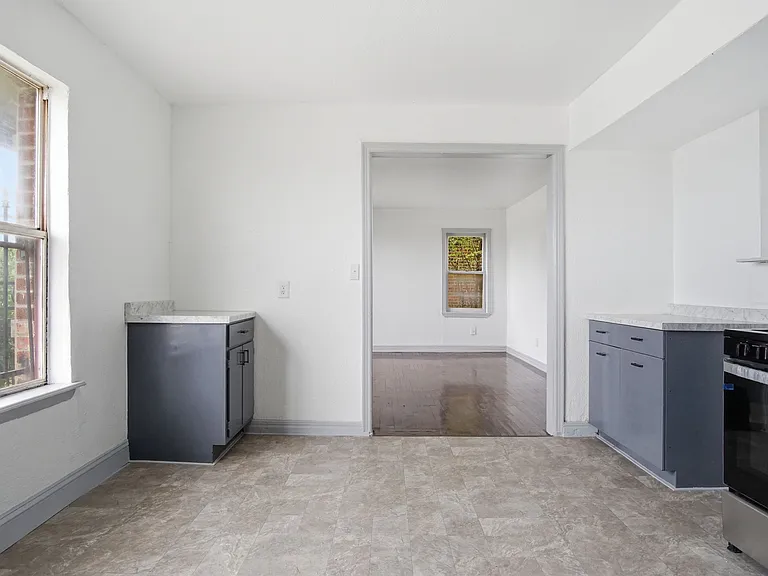 2228 SW Grand Blvd — Photo 23