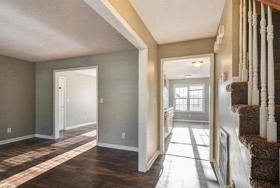 3rd image of 1634 Windriver Rd