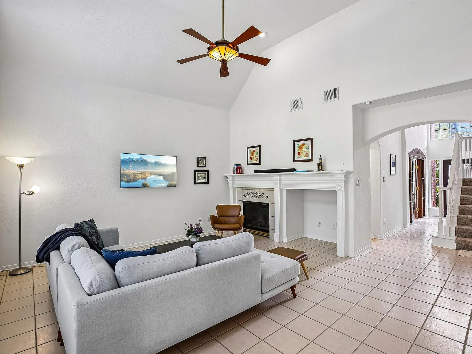 4 bed, 3.5 bath, 3346 sqft, $4,200 — Photo 4