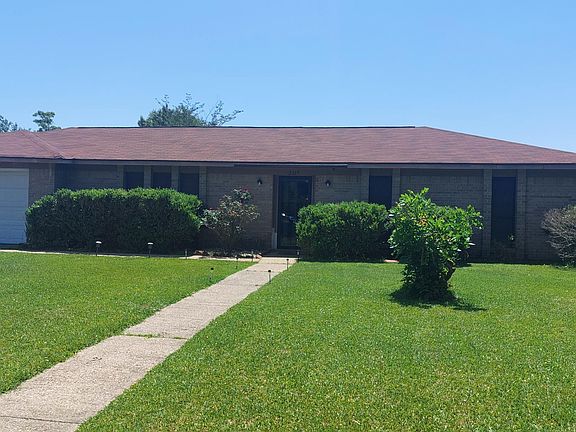 2nd image of 2319 Lynn Ave