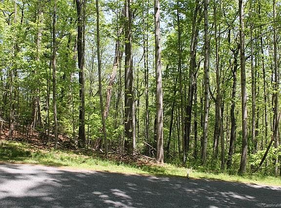 5th image of 6 Park Knoll Dr