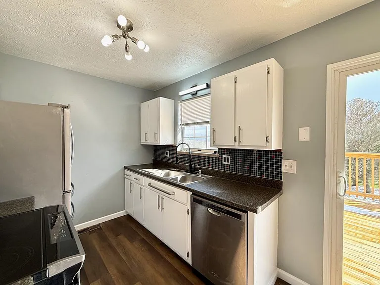 275 Stone Dam Rd — Photo 6