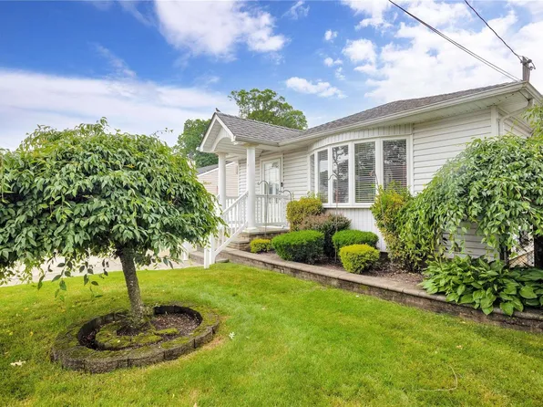 181 Mckinley Street, Massapequa Park, NY 11762