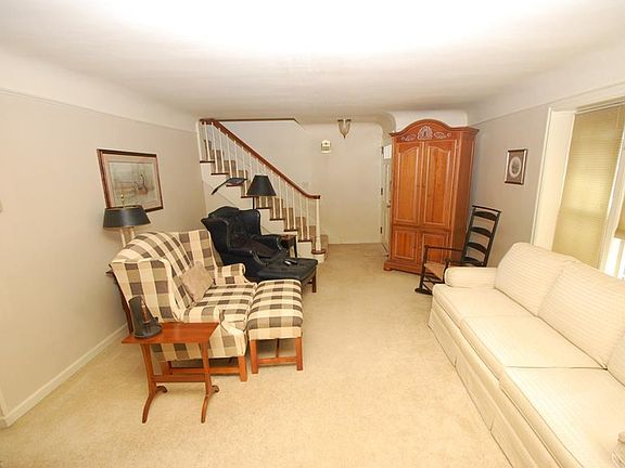 3rd image of 5997 Glenwood Ave