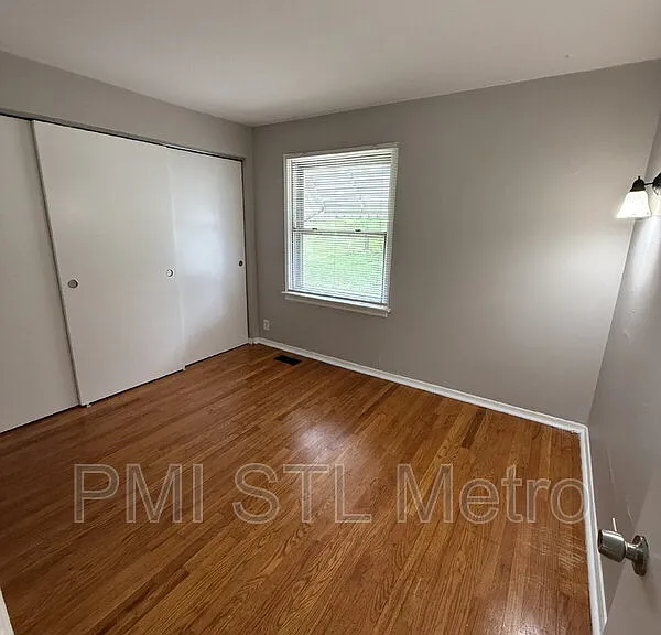 10235 Cabot Dr — Photo 3
