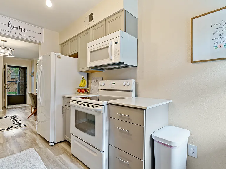 7707 Meadow Park Dr #112 — Photo 6