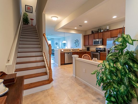 3rd image of 6774 Roundleaf Dr