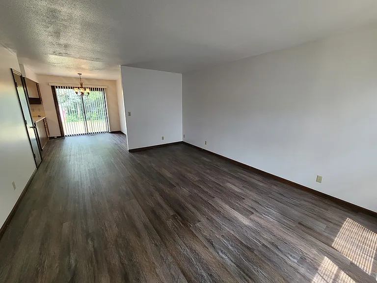 2 bed, 1.0 bath, $1,400 — Photo 8