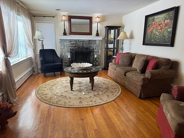 3 bed, 2.5 bath, 1800 sqft, $3,695 — Photo 3