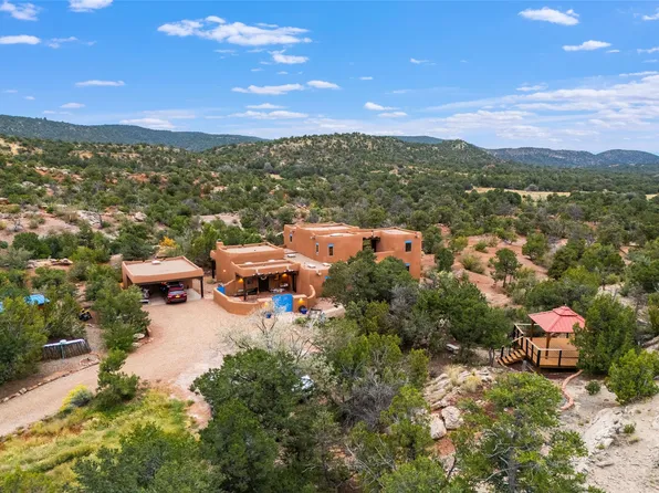 69 Ranchos Canoncito, Santa Fe, NM 87508