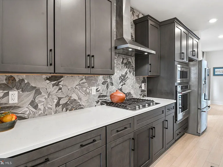 100 Glass Ln — Photo 15