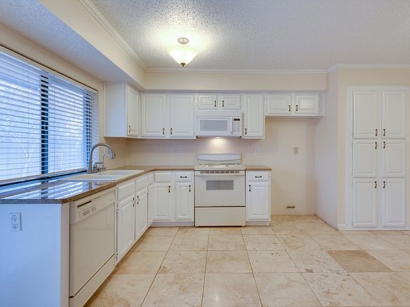 3rd image of 3116 Mayfair Dr