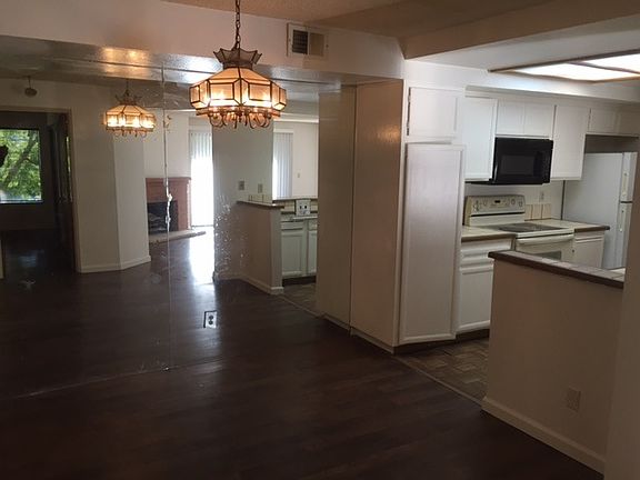2nd image of 1050 E Washington Ave APT 52