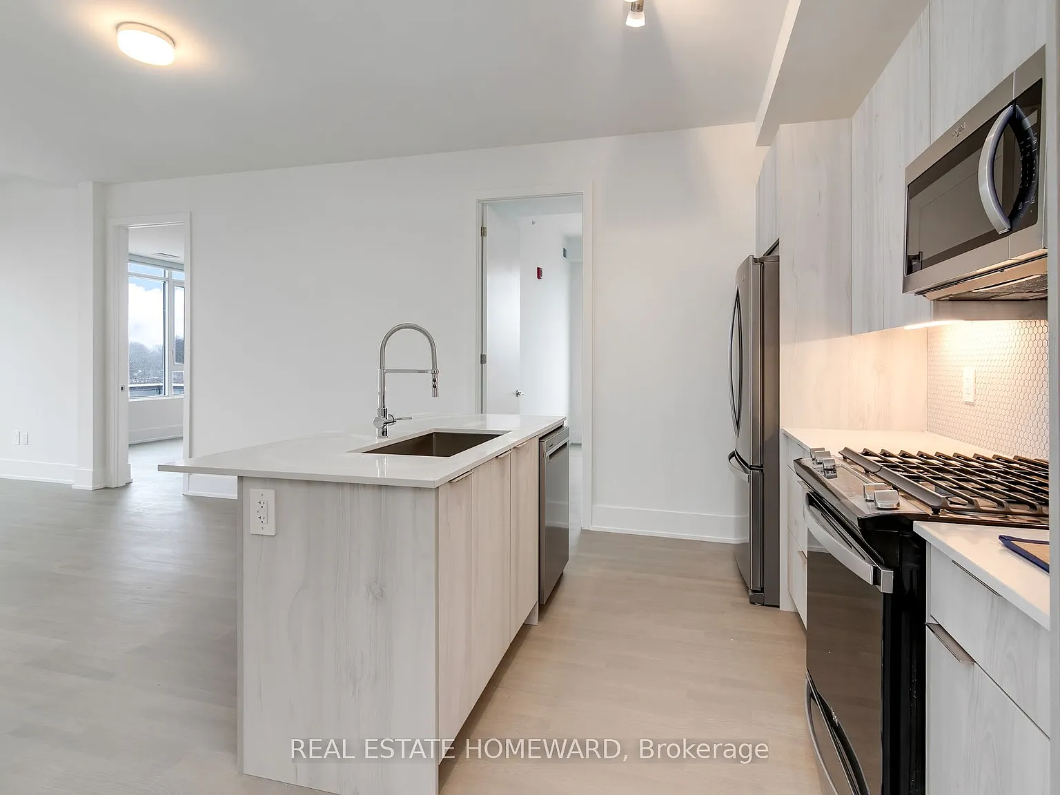 3 bed, $4,800 — Photo 2