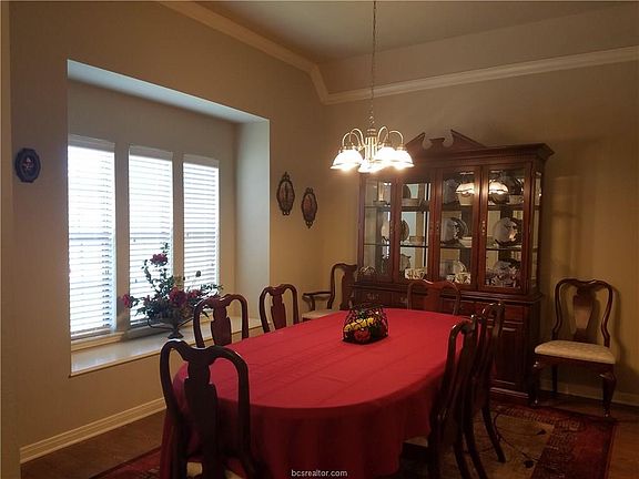 3rd image of 1704 Twin Pond Cir