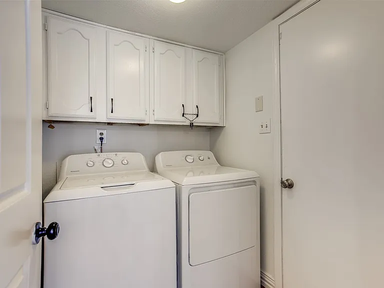 4436 Odessa Dr — Photo 16