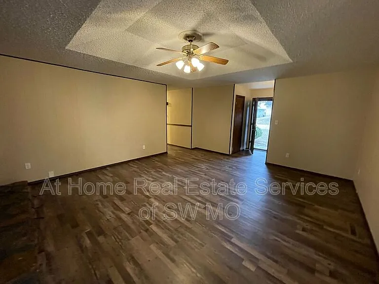 1359 S John Ave — Photo 3