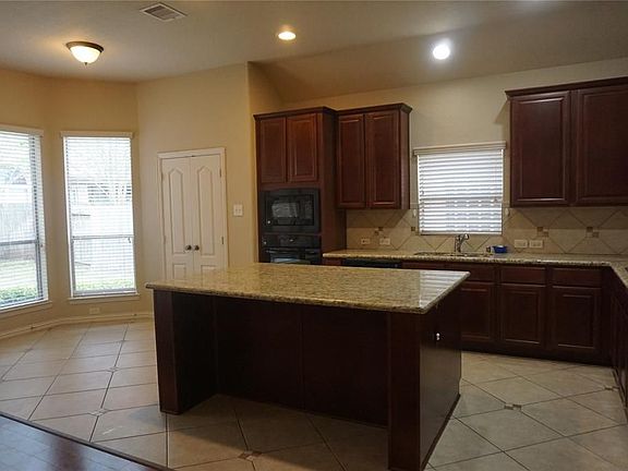 5th image of 2210 Ascot Ln