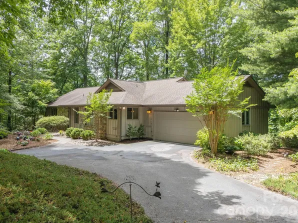 117 Tarnhill Dr, Flat Rock, NC 28731
