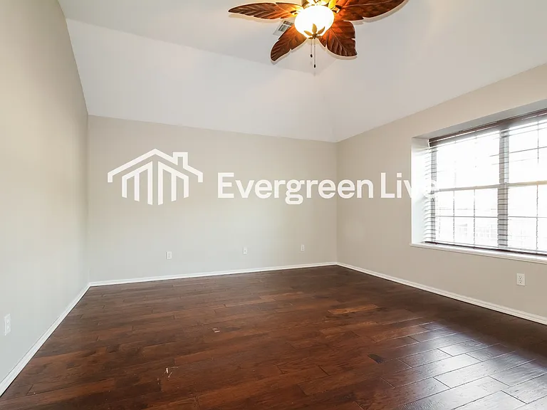 2809 Victoria Dr — Photo 8