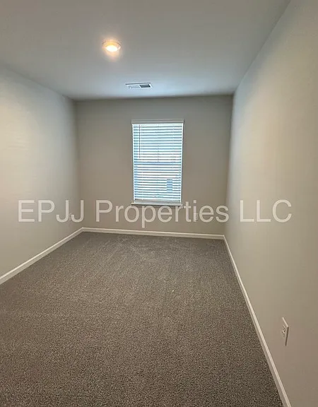 141 Randwick Ln — Photo 7